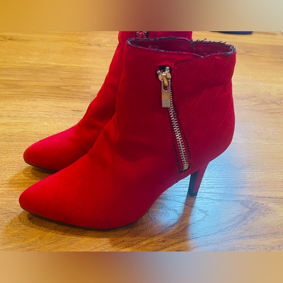 Me Too Ellen Women Sz 7 Suede Red Stiletto High Heel Slip On Ankle Boots E2 - Picture 1 of 4